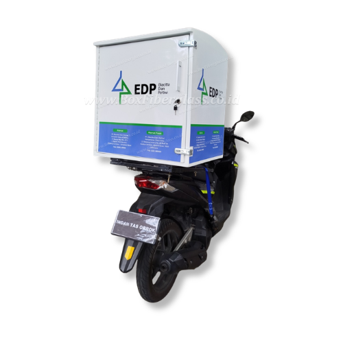 Box delivery motor fiberglass untuk distribusi consumer goods dengan branding logo perusahaan