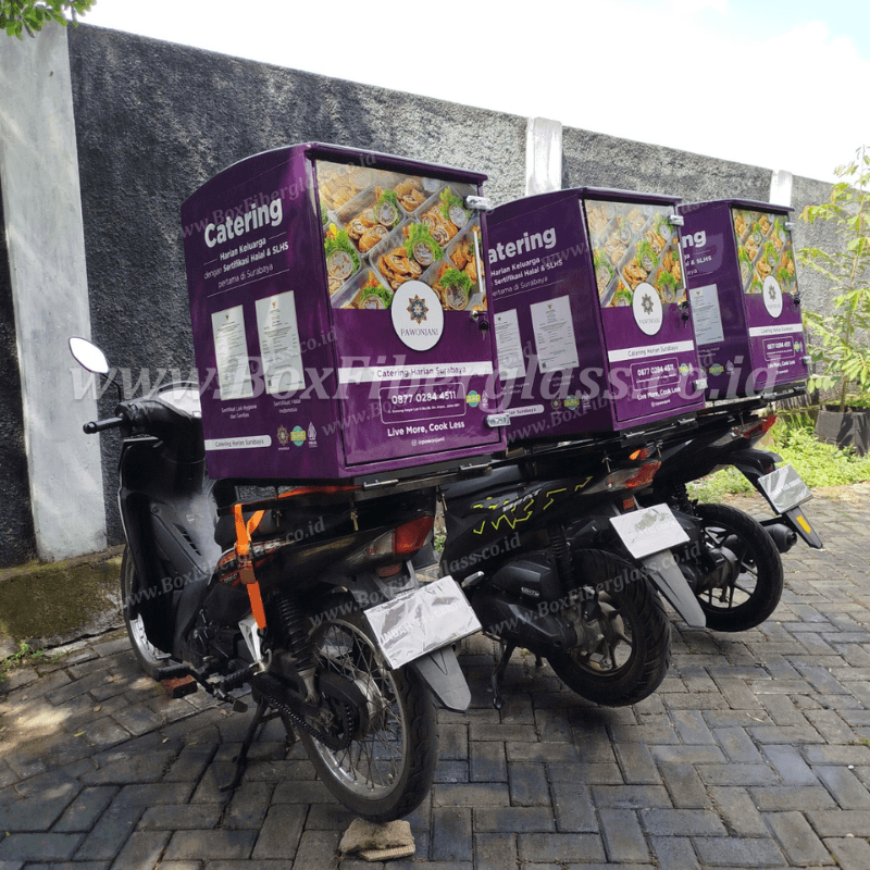 Box delivery motor fiberglass untuk bakery dan katering dengan branding logo perusahaan