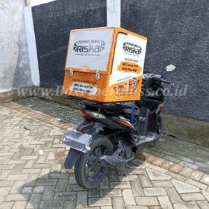 Box delivery motor fiberglass untuk frozen food dan cold chain dengan branding logo perusahaan — foto 16